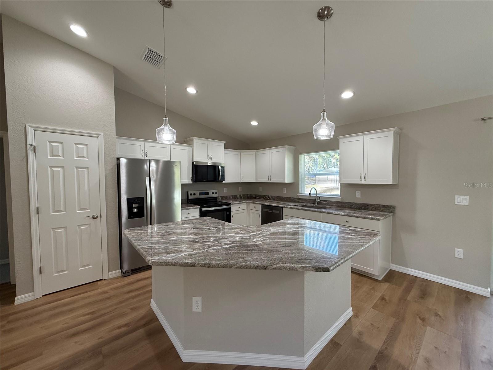 ROLLING RANCH ESTATES - Residential Lease