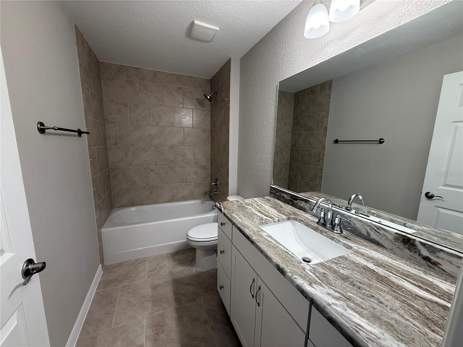 ROLLING RANCH ESTATES - Residential Lease