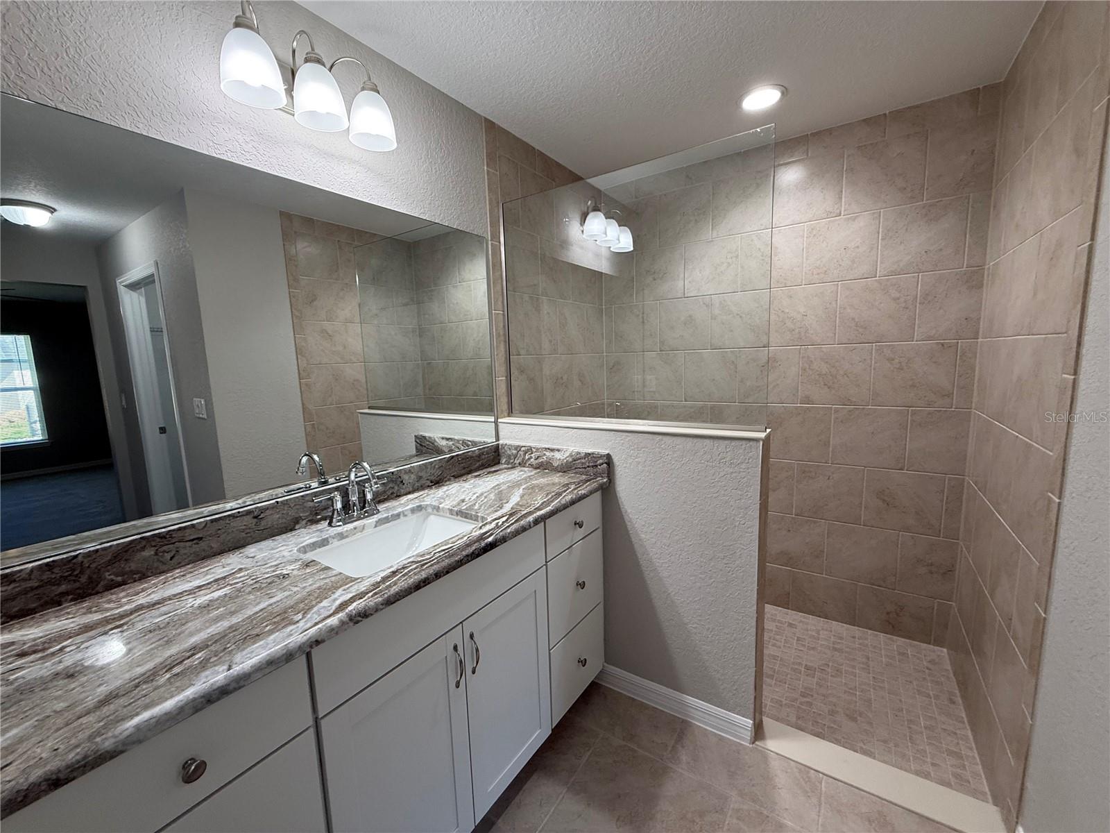 ROLLING RANCH ESTATES - Residential Lease