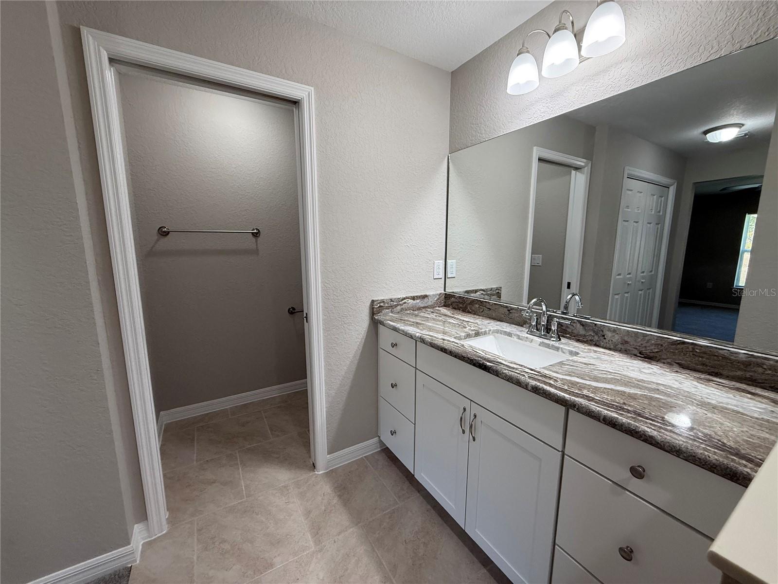 ROLLING RANCH ESTATES - Residential Lease