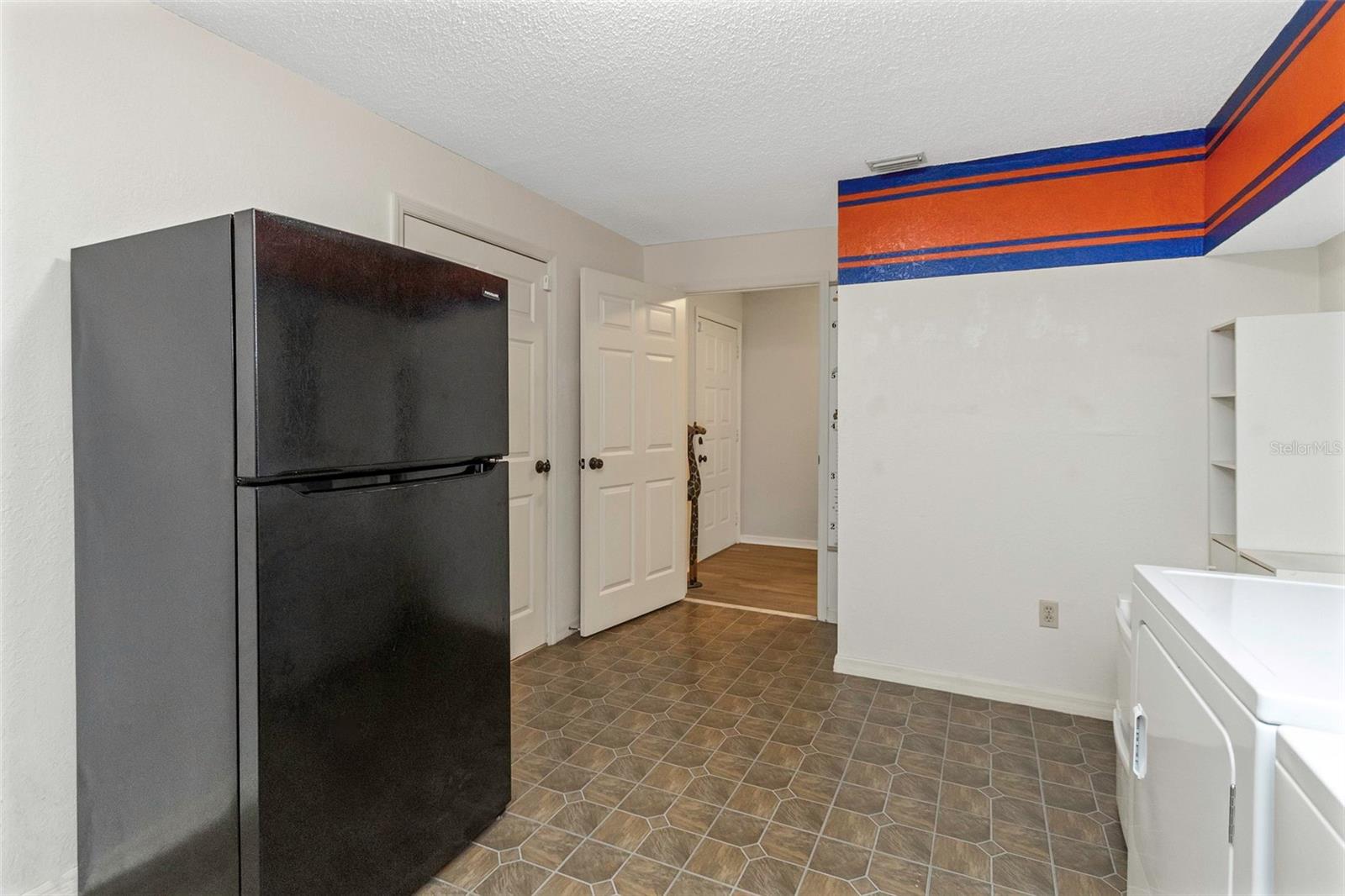 LAKE FOREST CONDO - Residential