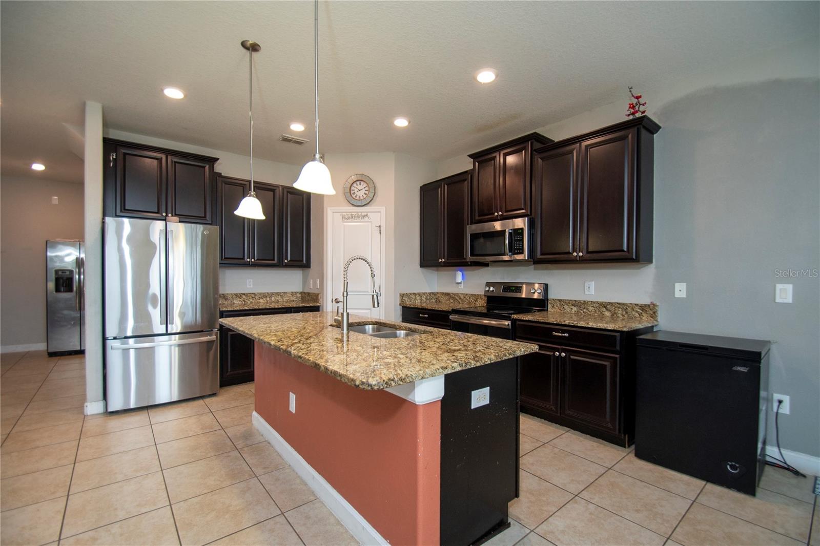 10158 NEWMINSTER LOOP