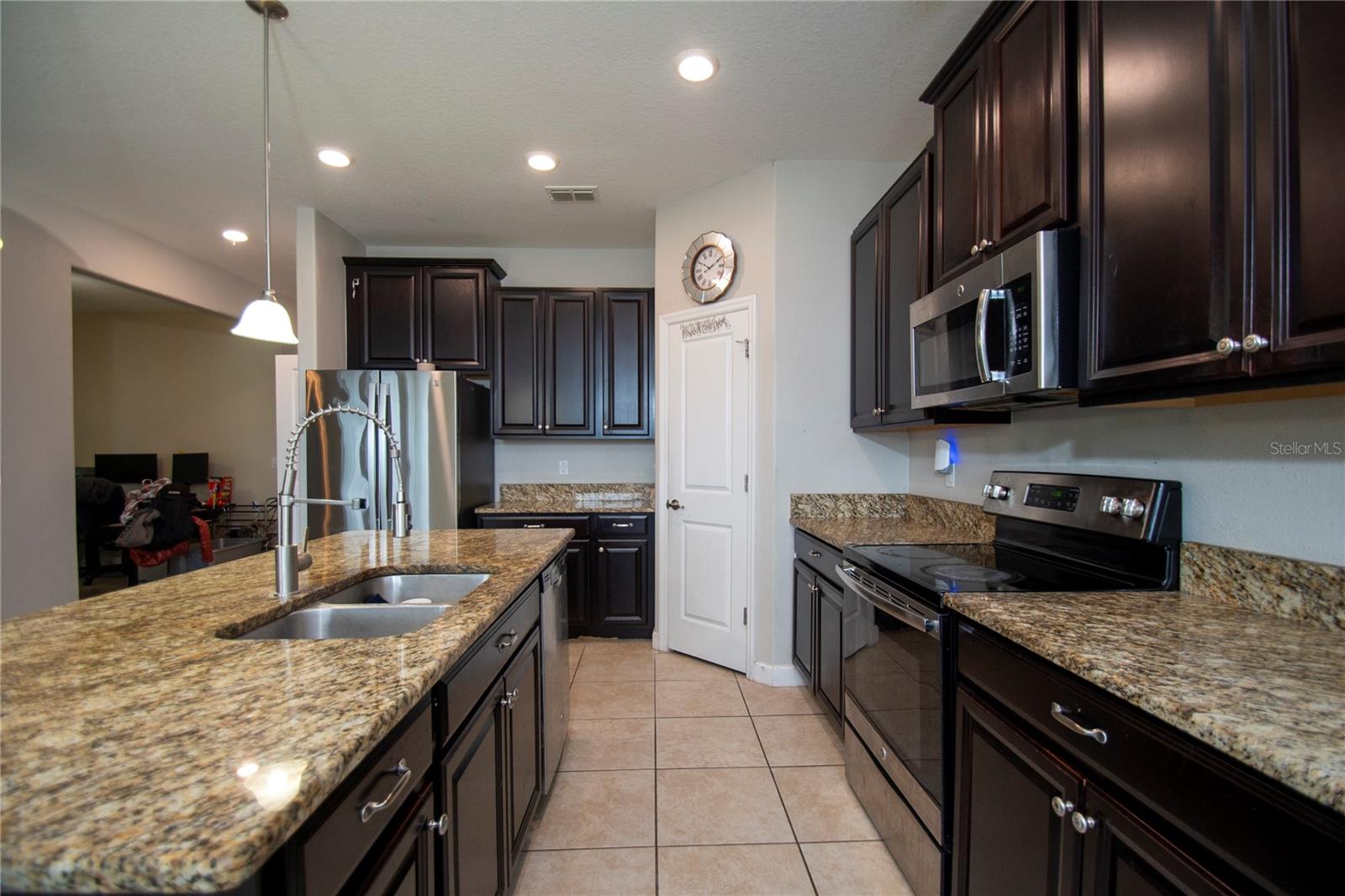 10158 NEWMINSTER LOOP