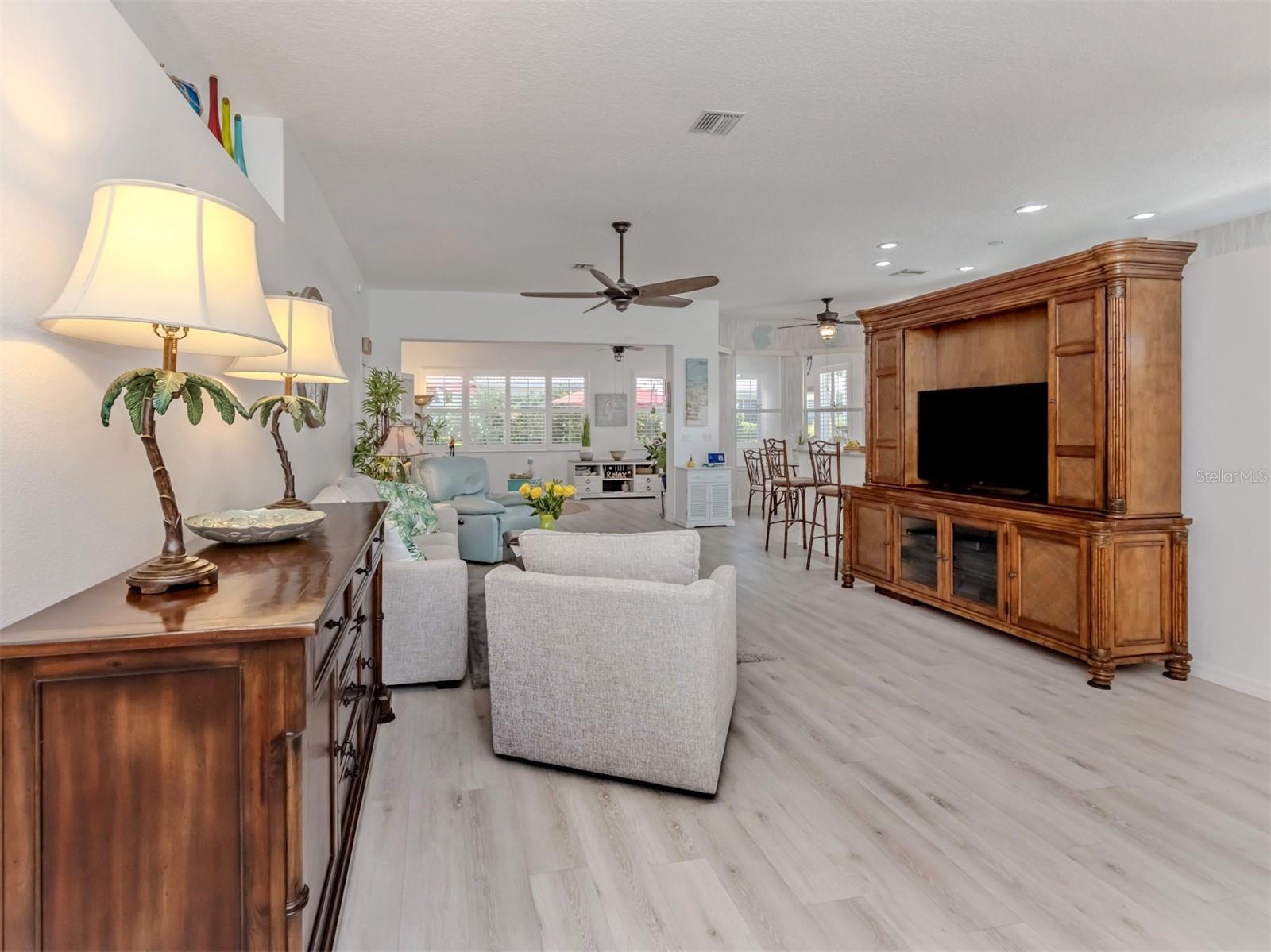 LAKESIDE WOODS SOUTH - Residential