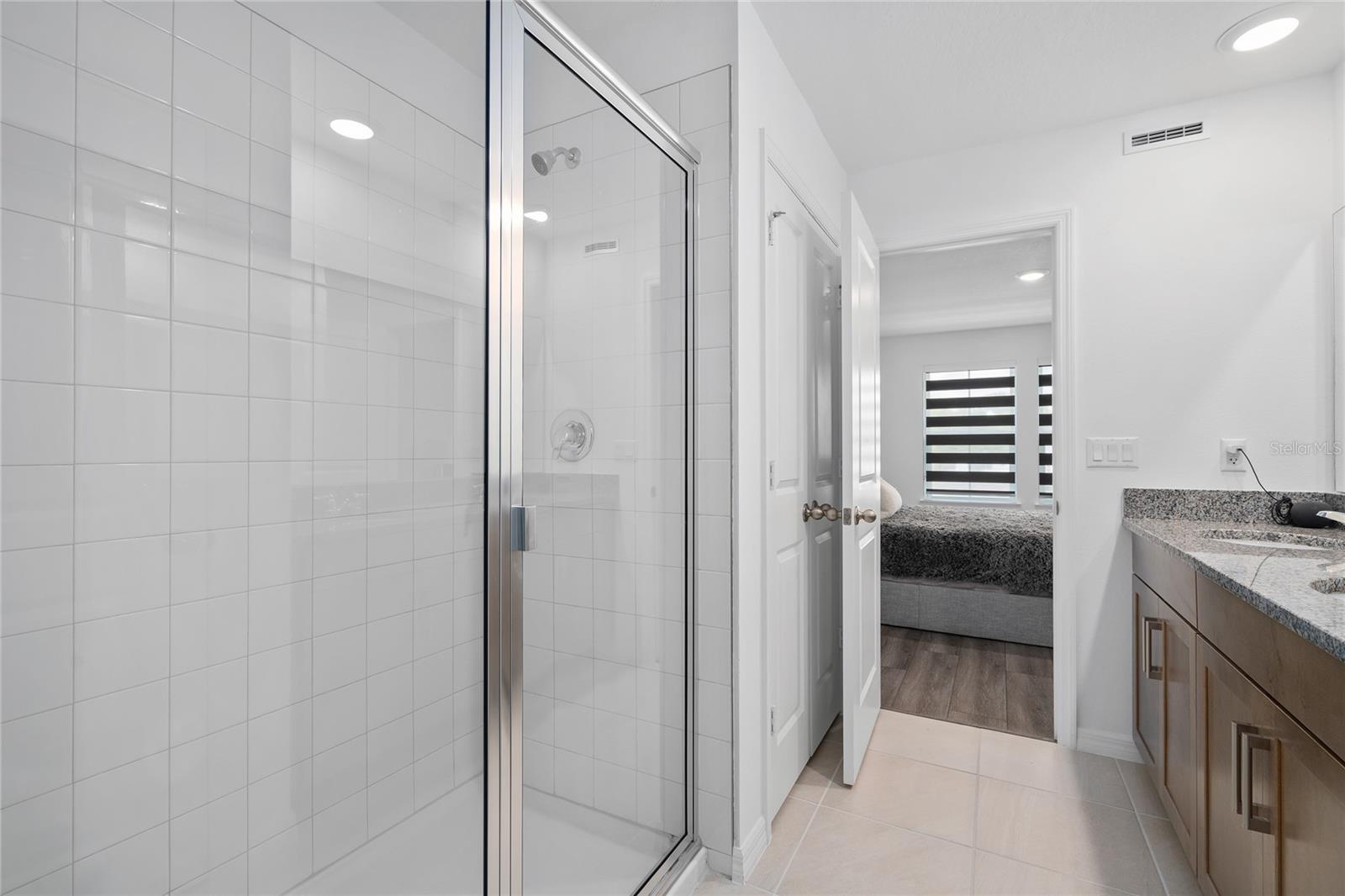 AULIN SQUARE - Residential