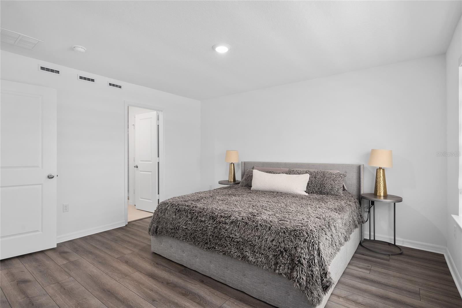 AULIN SQUARE - Residential