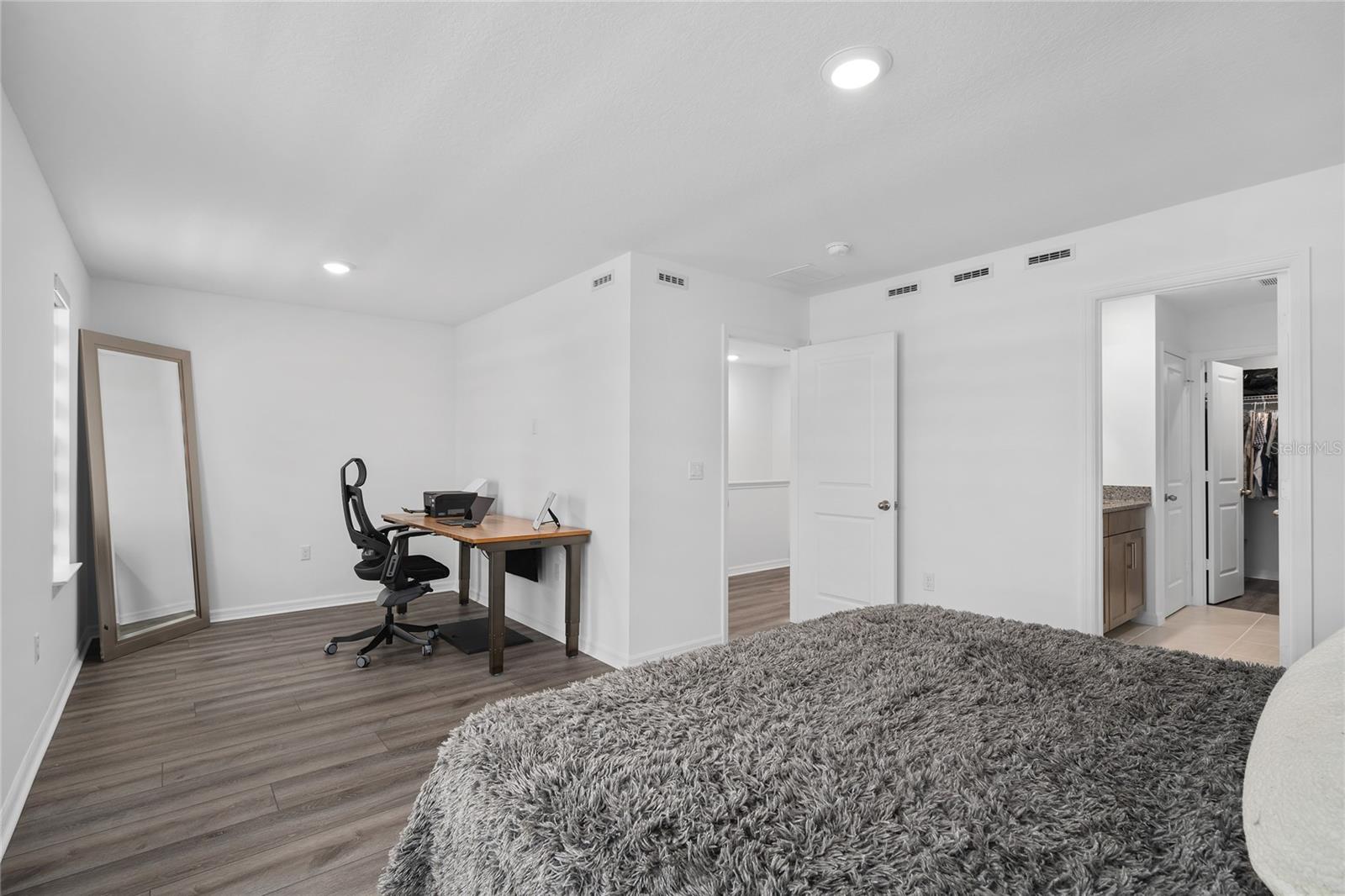 AULIN SQUARE - Residential