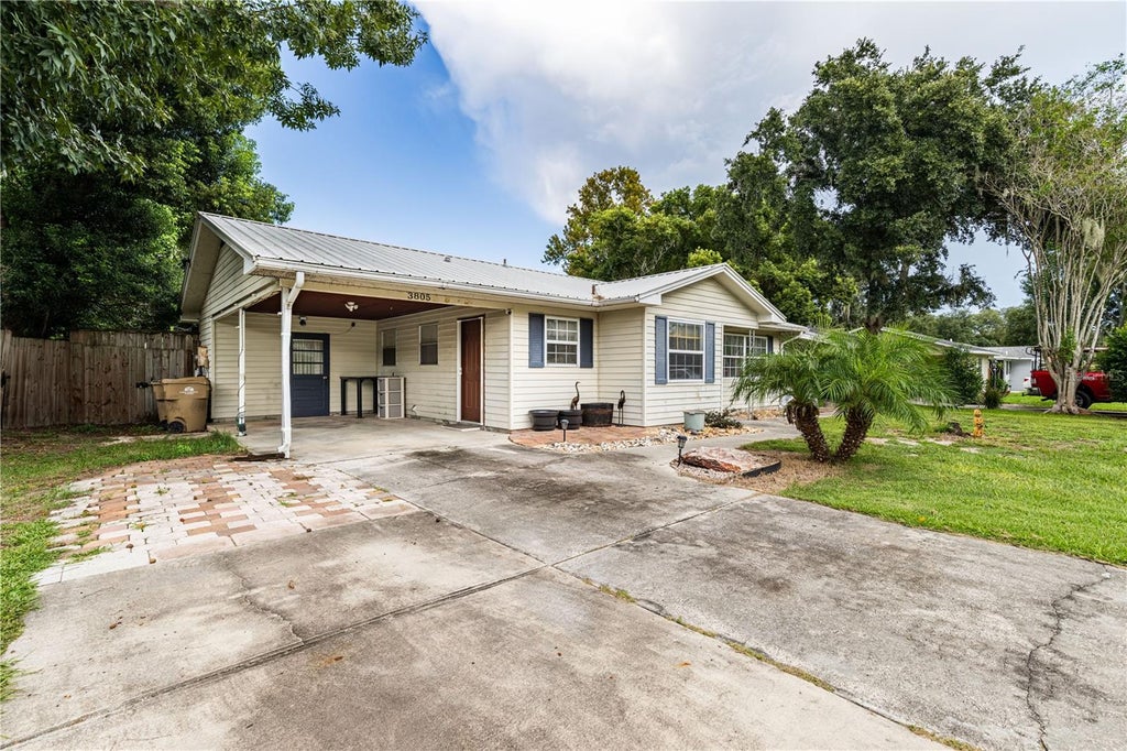 Photo of 3805 Cactus Lane, Mount Dora, FL 32757 (MLS # G5118017)