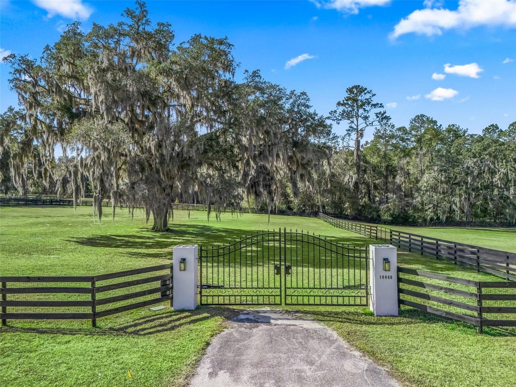 Photo of 14440 NW Highway 225a, Reddick, FL 32686 (MLS # OM734881)