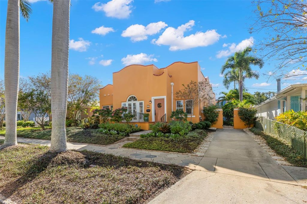 Photo of 426 20th Avenue NE, St Petersburg, FL 33704 (MLS # TB8452627)