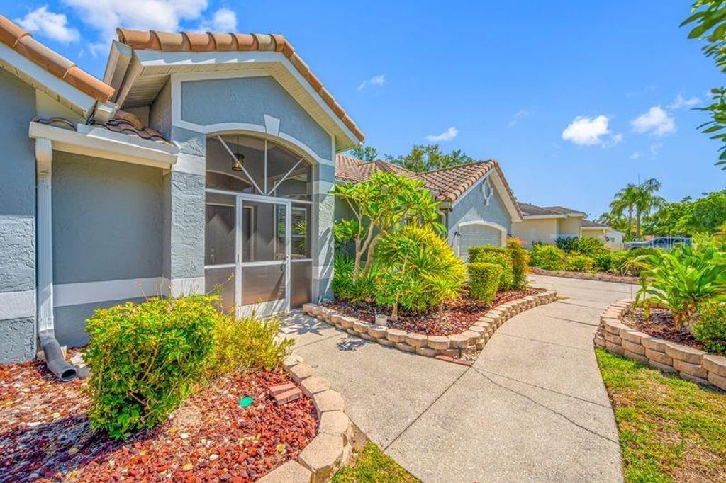 Photo of 5321 Gardens Dr, Sarasota, FL 34243 (MLS # TB8500945)