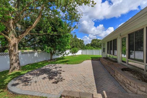 A home in LAKELAND