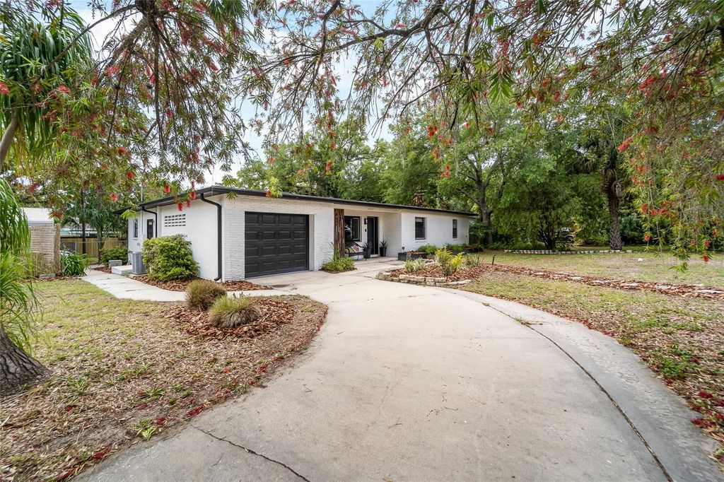 Photo of 1502 W Meadowbrook Avenue, Tampa, FL 33612 (MLS # TB8498395)