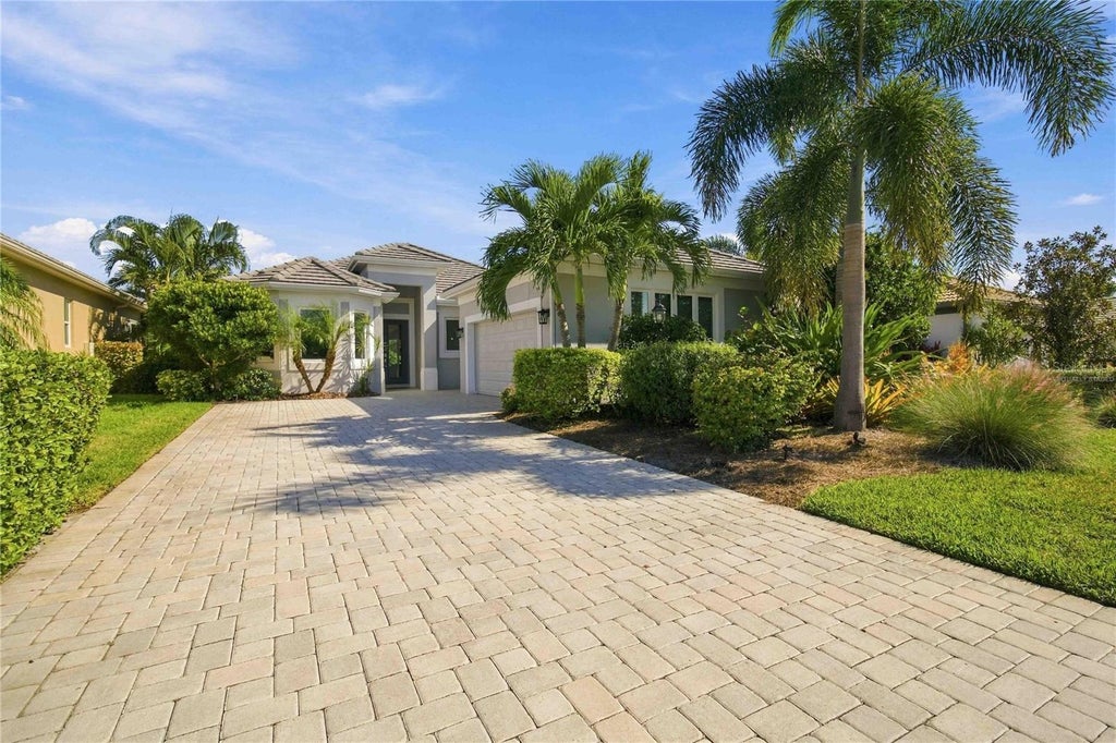 Photo of 5003 Tobermory Way, Bradenton, FL 34211 (MLS # O6450323)