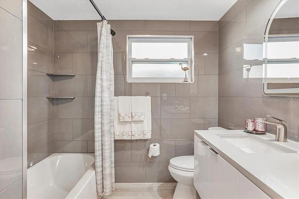 FLOR A MAR SEC C07 ADD 02 - Residential Lease