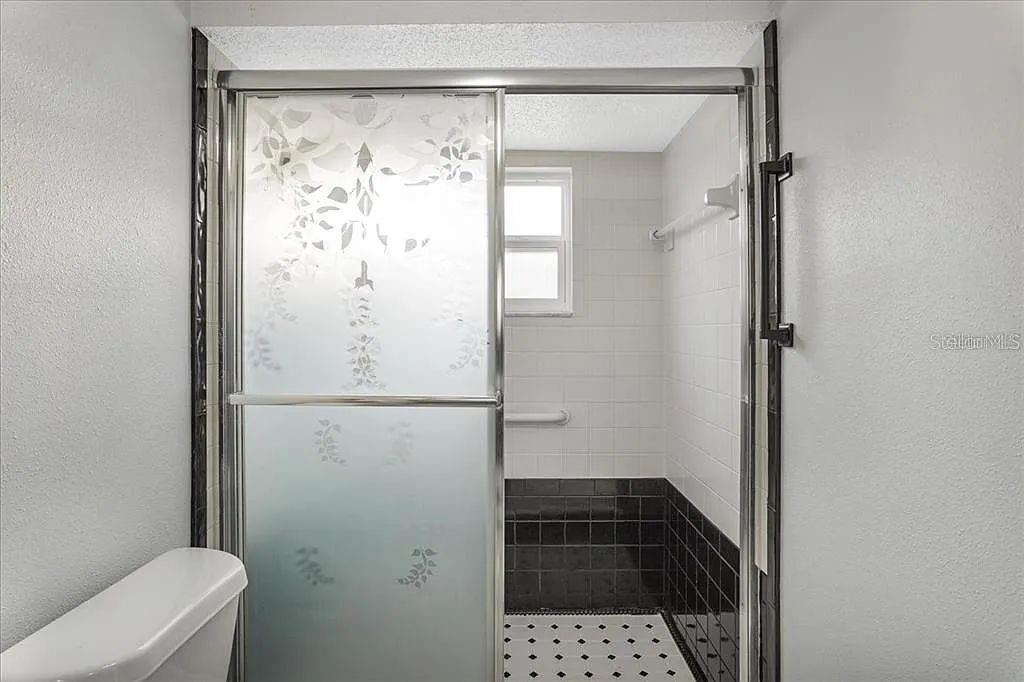 FLOR A MAR SEC C07 ADD 02 - Residential Lease