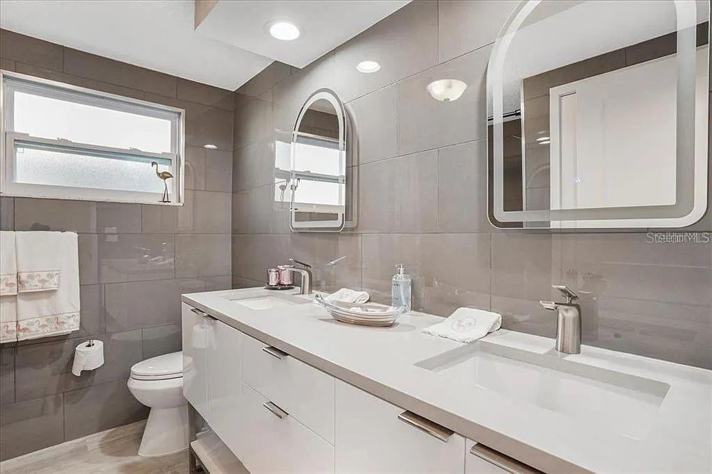 FLOR A MAR SEC C07 ADD 02 - Residential Lease