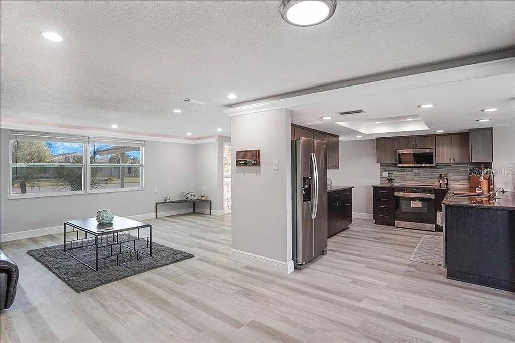 FLOR A MAR SEC C07 ADD 02 - Residential Lease