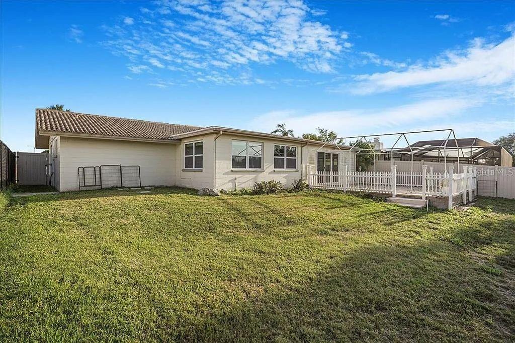 FLOR A MAR SEC C07 ADD 02 - Residential Lease