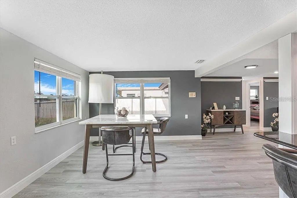 FLOR A MAR SEC C07 ADD 02 - Residential Lease