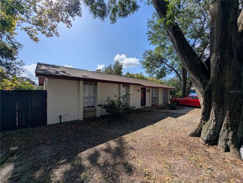 A home in TAVARES