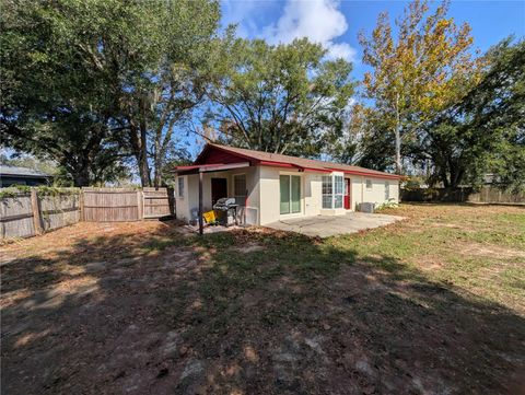 A home in TAVARES