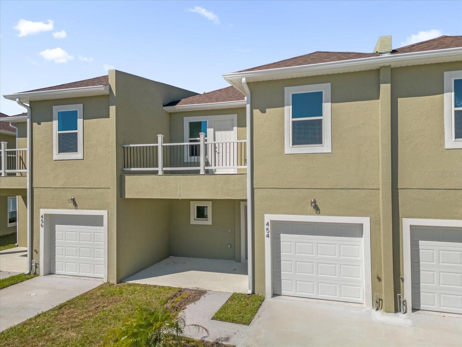 454 LAKE SHORE PARKWAY