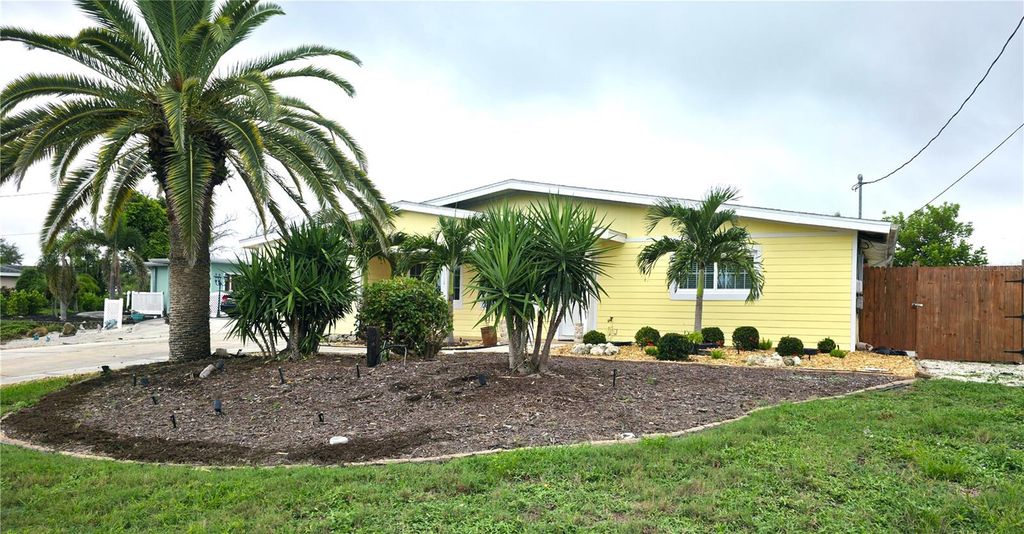 Photo of 500 Hazelwood Road, Venice, FL 34293 (MLS # N6140254)