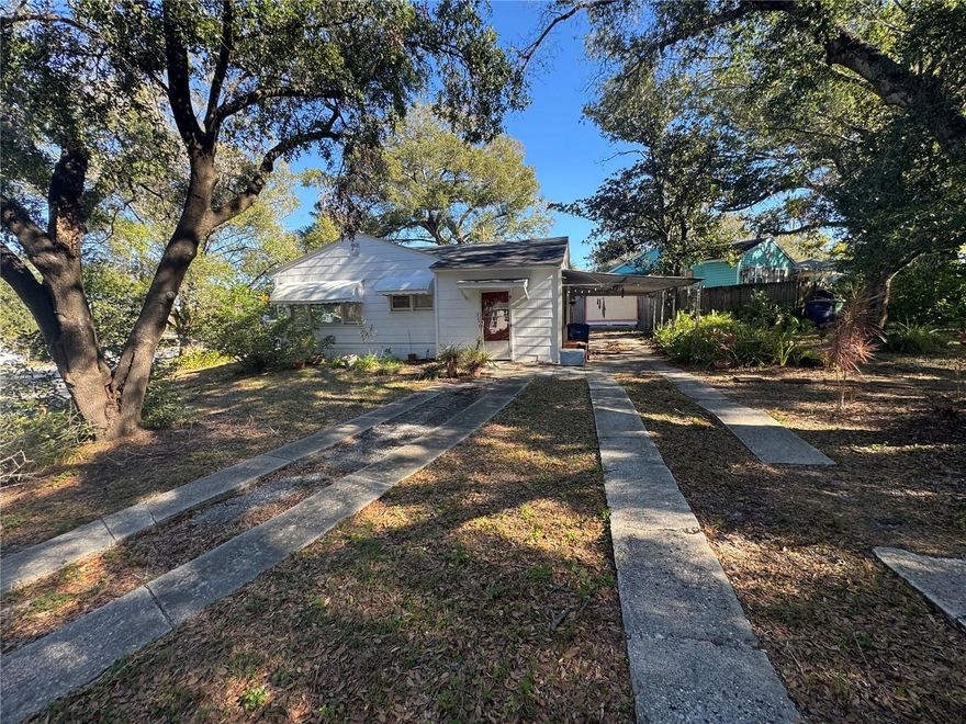 Great Opportunity in Tampa! This 3 bedroom, 1 bathroom home offers a great opportunity for renovation or rental income. Solid layout with plenty of potential to add value. Conveniently located near shopping, dining, and major roadways. Perfect for investors or buyers looking to customize a home to their liking.