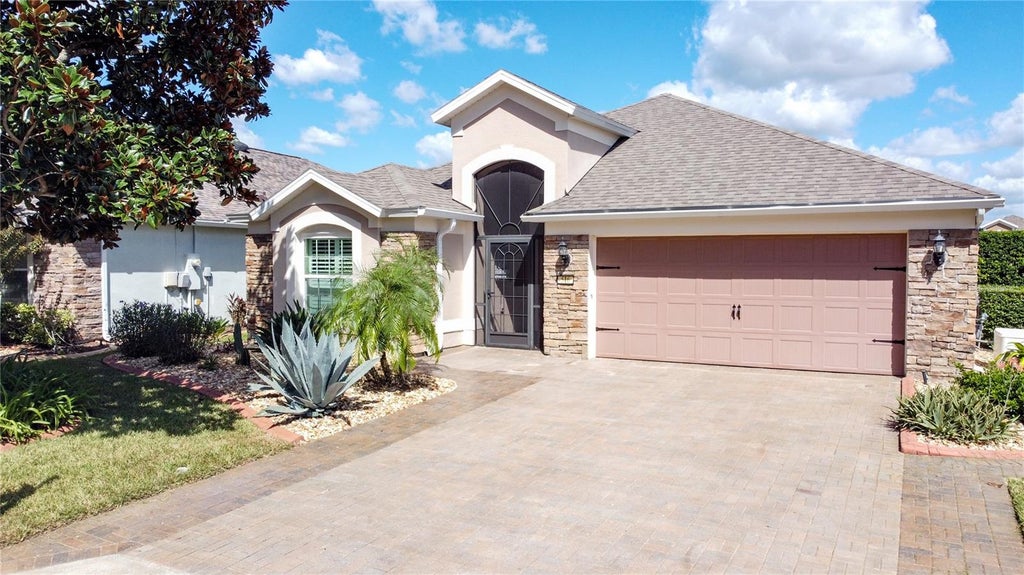 Photo of 516 Playa Dr, Davenport, FL 33837 (MLS # S5158900)