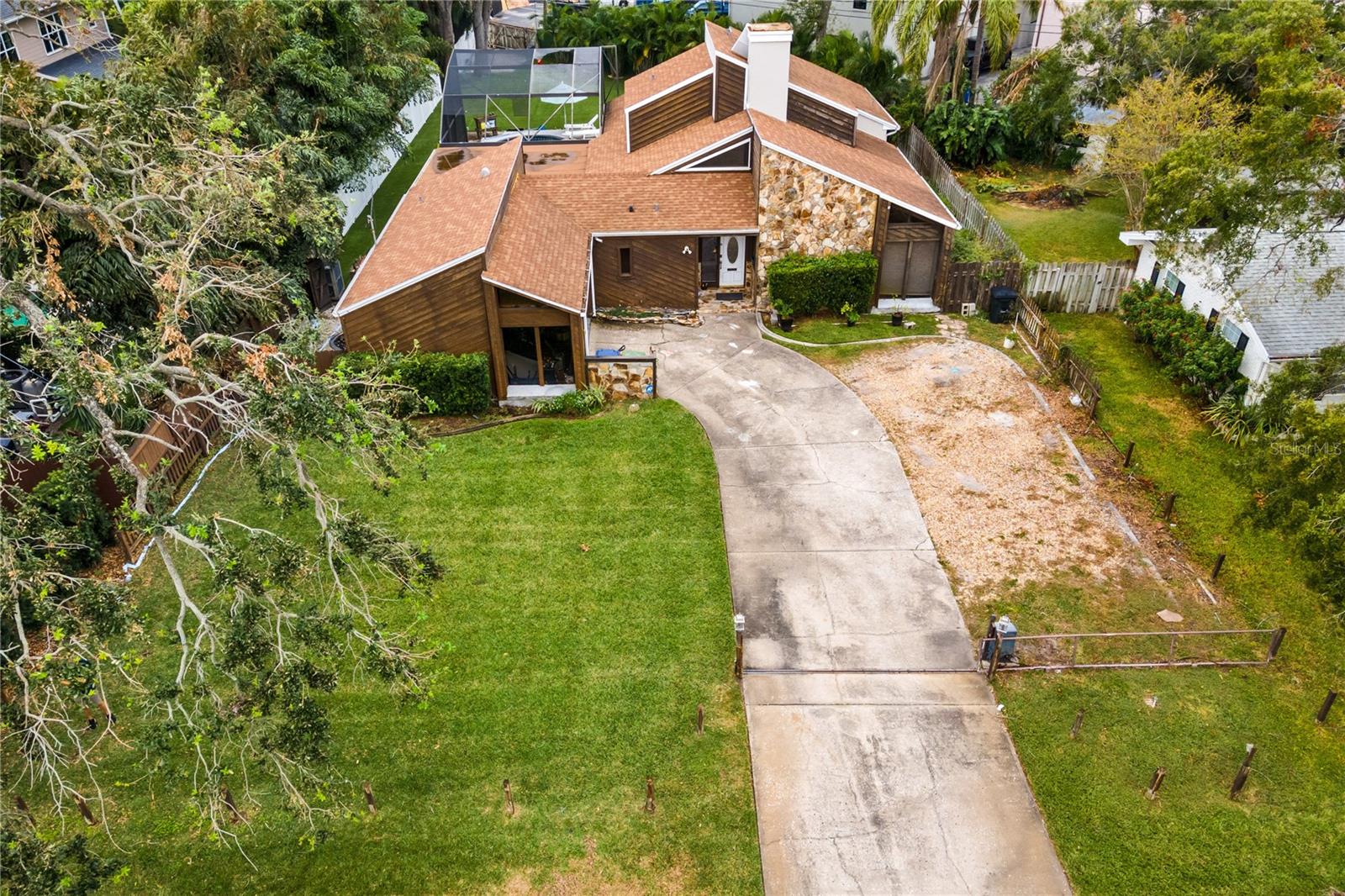 715 S HIMES AVENUE