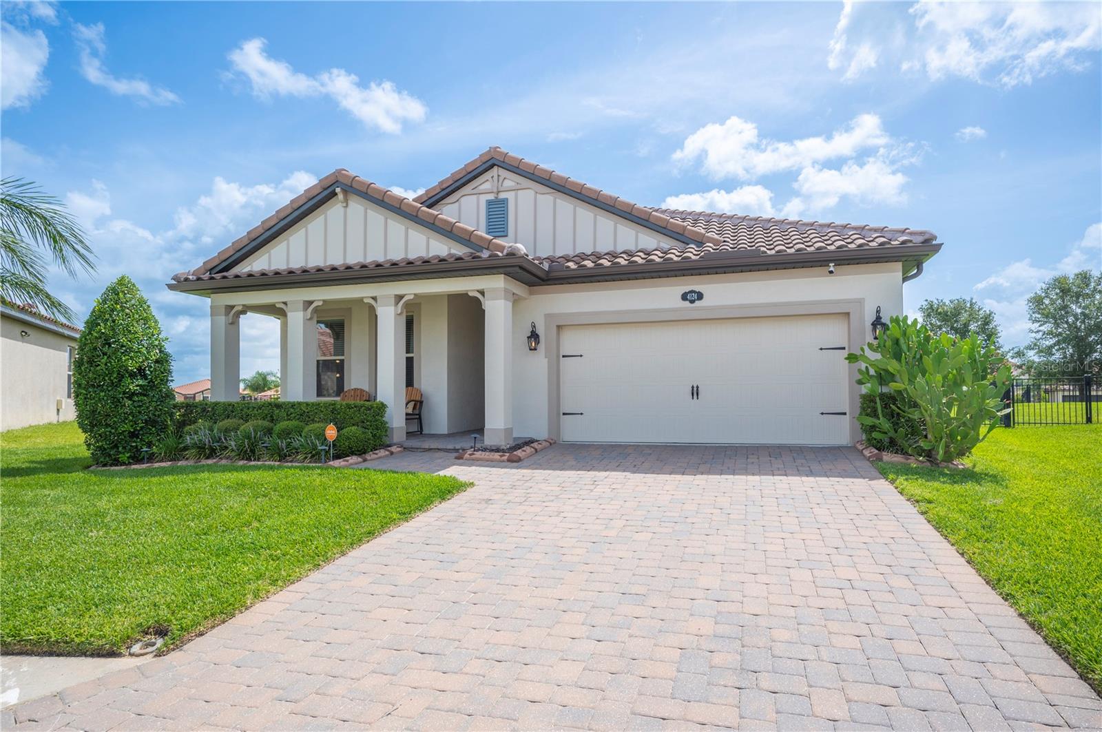 4124 PRIMA LAGO CIRCLE