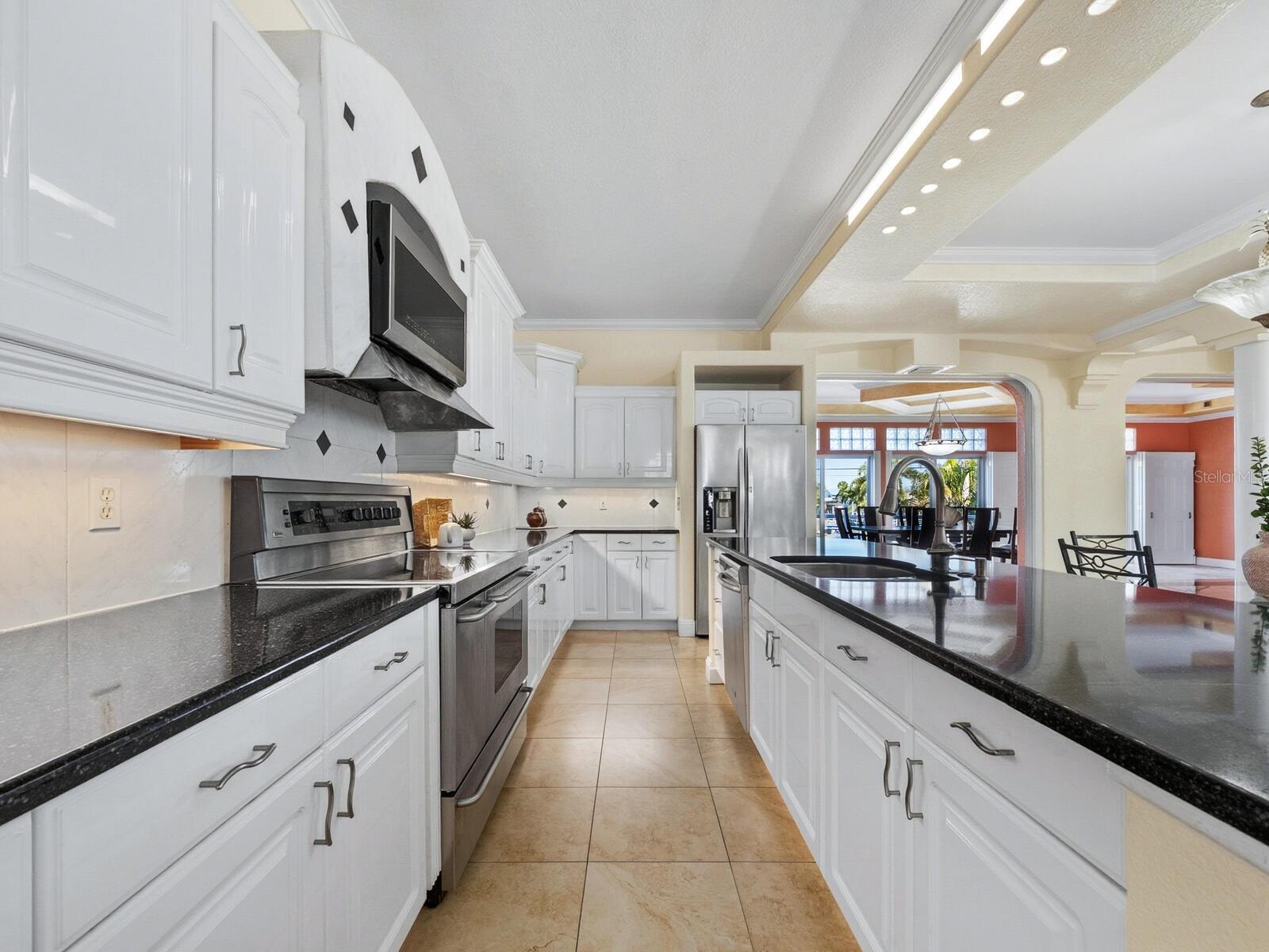 SARASOTA BEACH - Residential