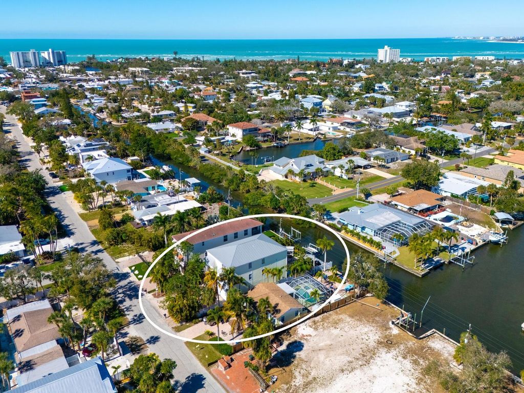 Photo of 605 Avenida De Mayo, Sarasota, FL 34242 (MLS # A4681389)