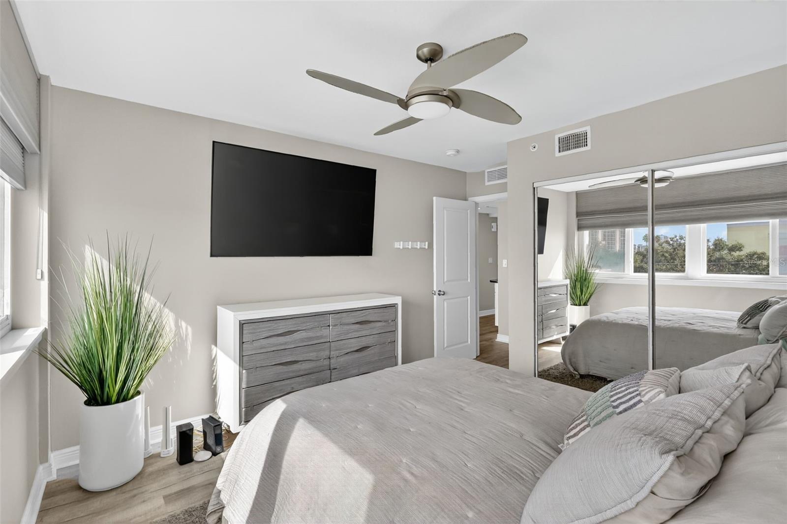 ISLAND WAY TOWERS CONDO - Residential