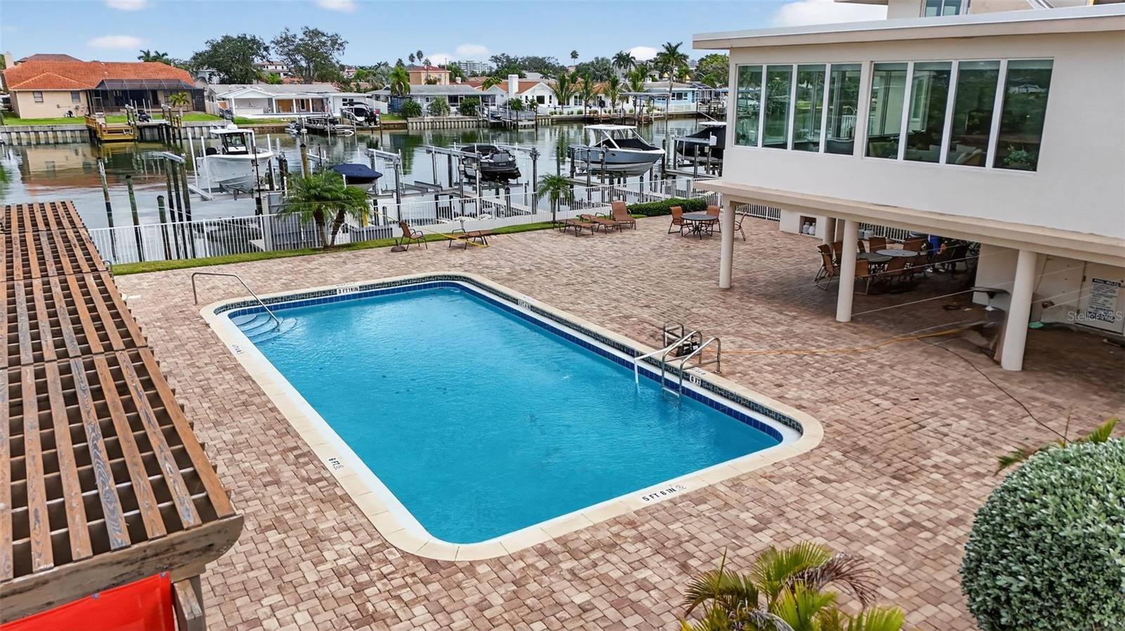 ISLAND WAY TOWERS CONDO - Residential