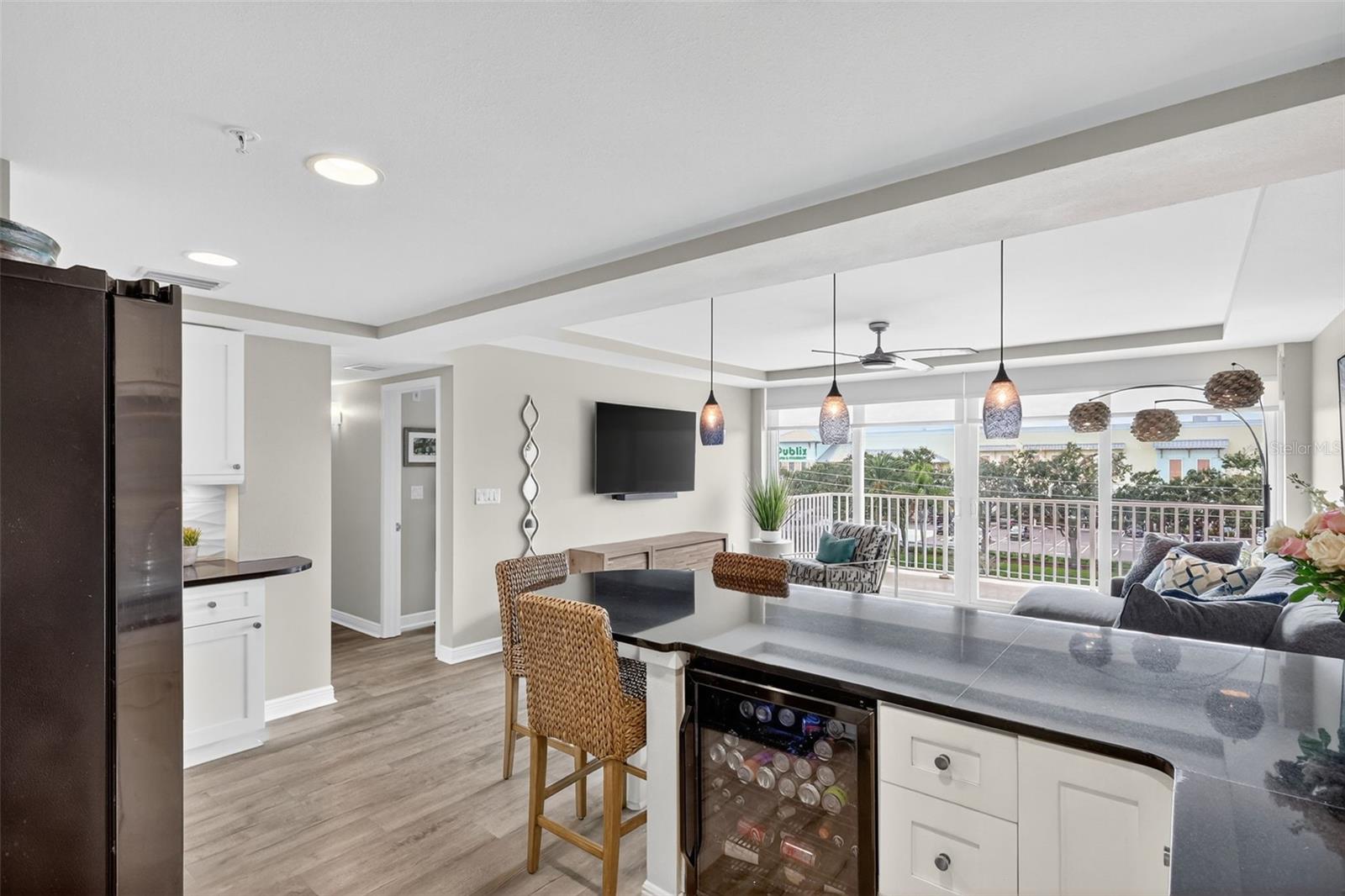 ISLAND WAY TOWERS CONDO - Residential