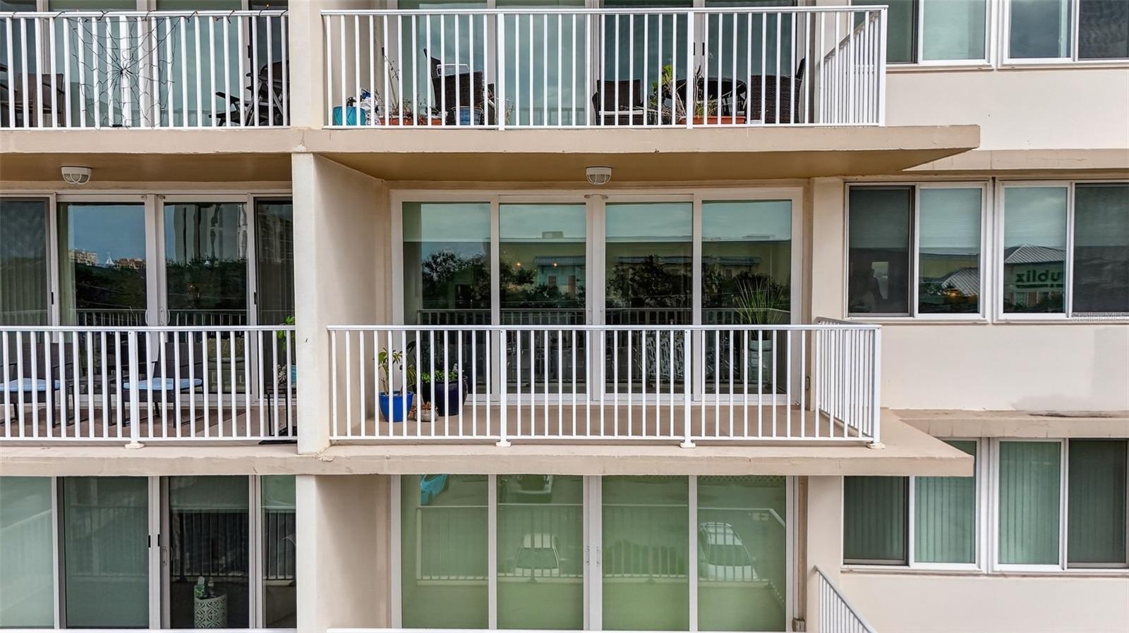 ISLAND WAY TOWERS CONDO - Residential