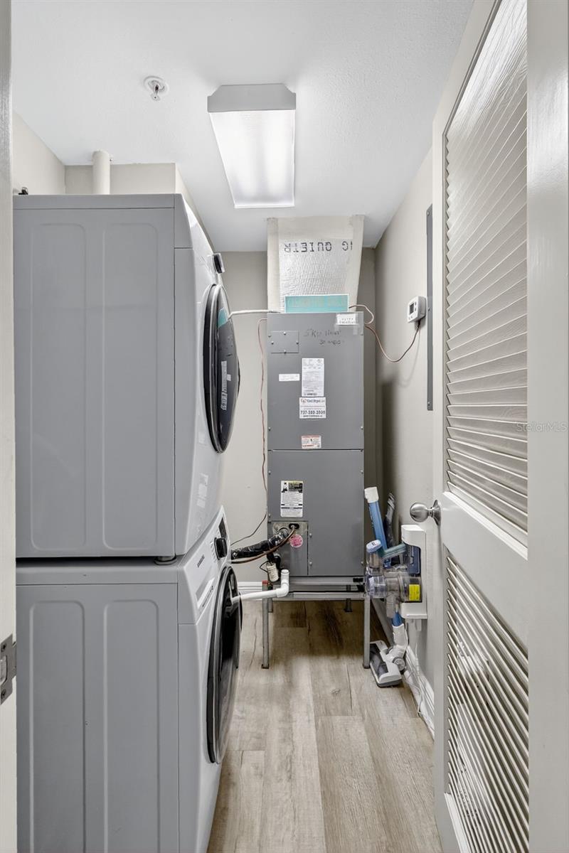 ISLAND WAY TOWERS CONDO - Residential