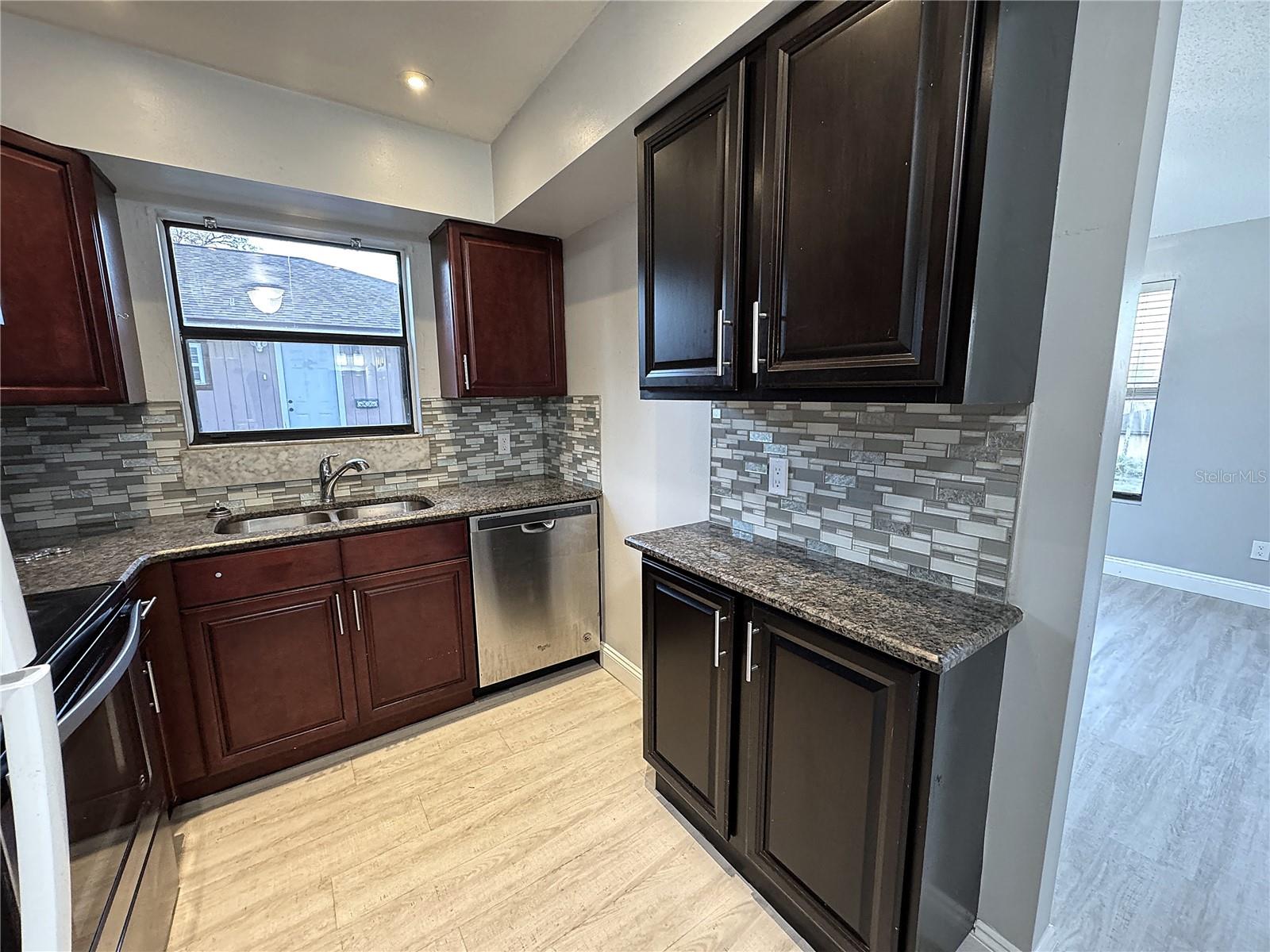 AVONDALE - Residential Income