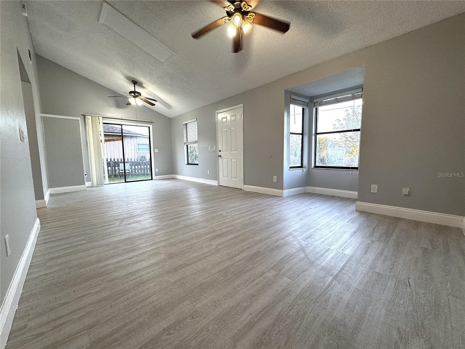 AVONDALE - Residential Income