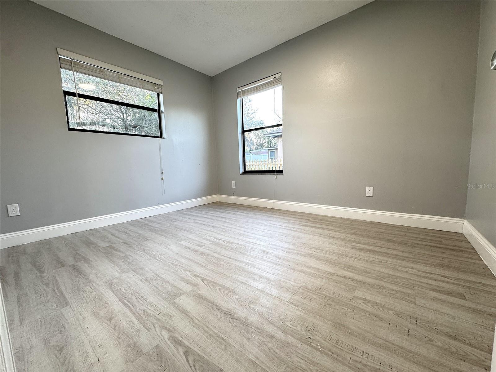 AVONDALE - Residential Income