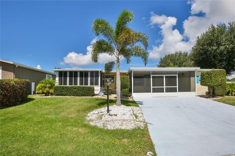 A home in PALMETTO