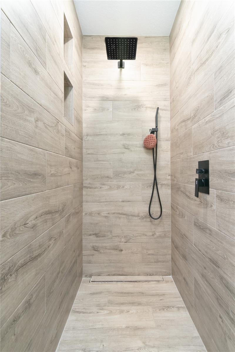 TUSCANIA - Residential Lease