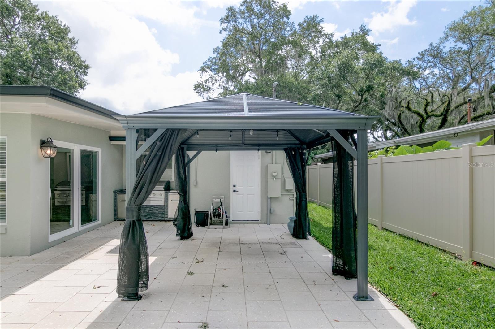 TUSCANIA - Residential Lease