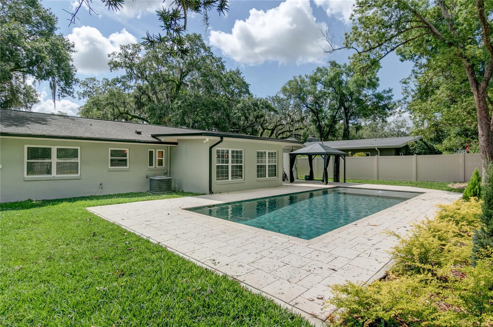 TUSCANIA - Residential Lease