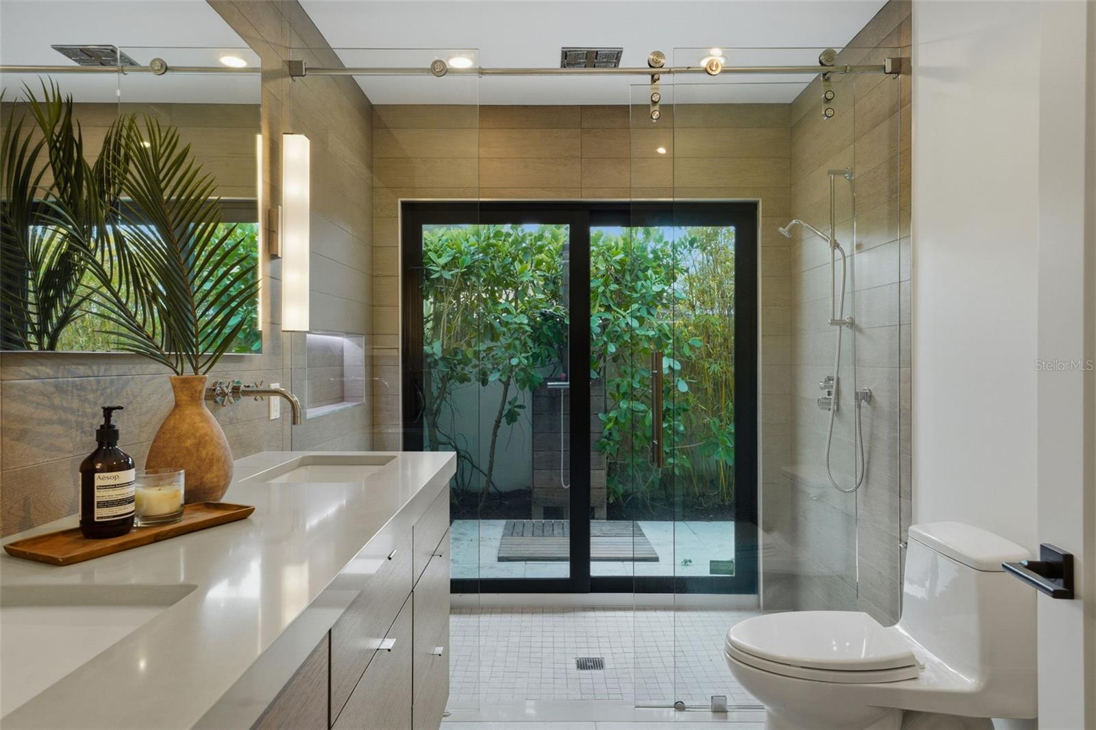 SAINT ARMANDS DIV JOHN RINGLING ESTATES - Residential