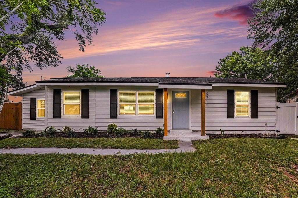 Photo of 6711 S Gabrielle Street, Tampa, FL 33611 (MLS # TB8553281)