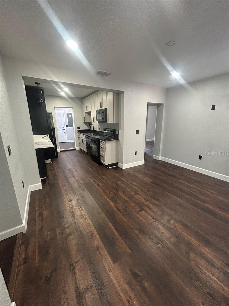 1111 SE 6TH AVENUE - Photo 4