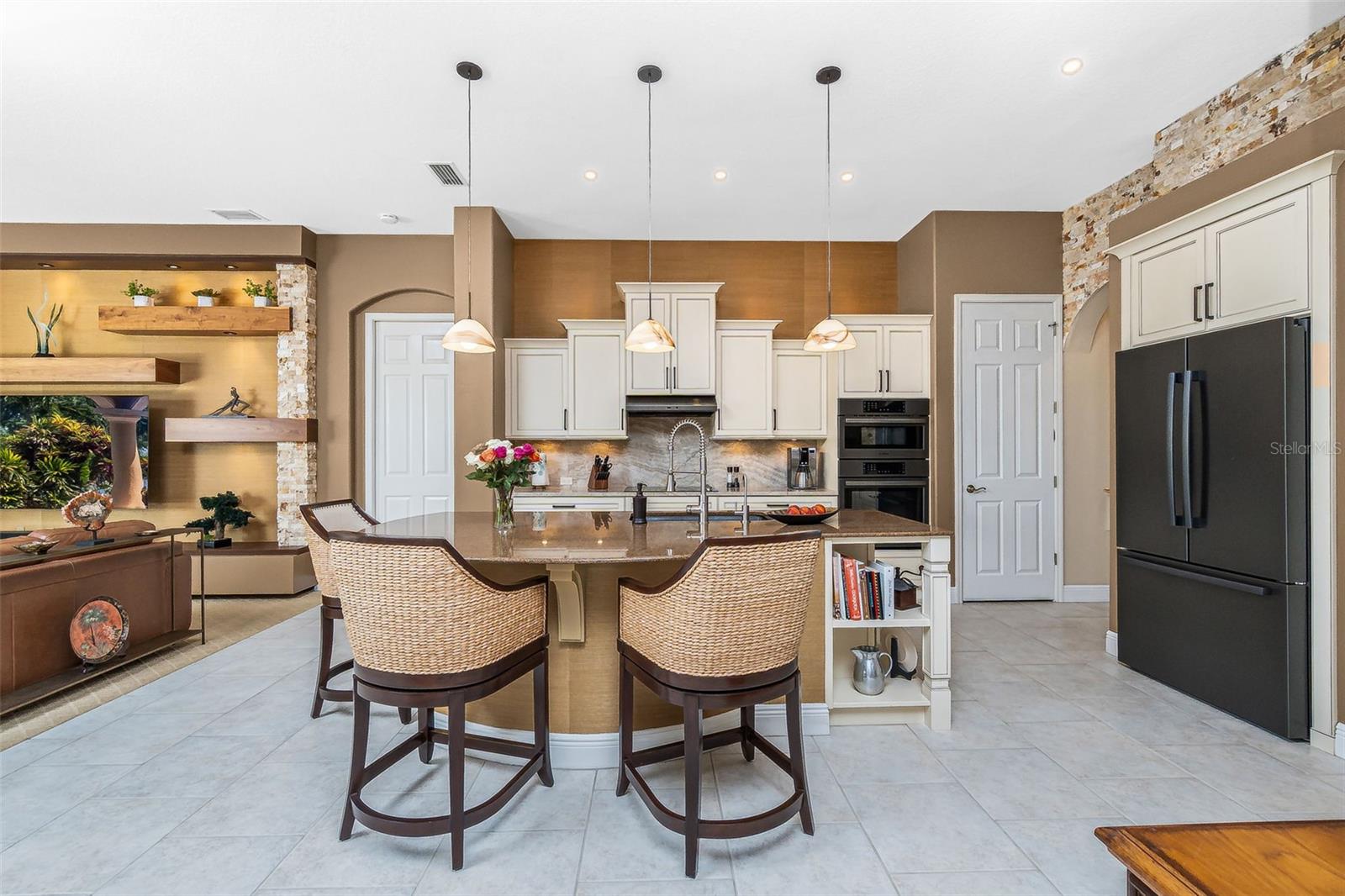 2000 MIDWAY ESTATES - Residential